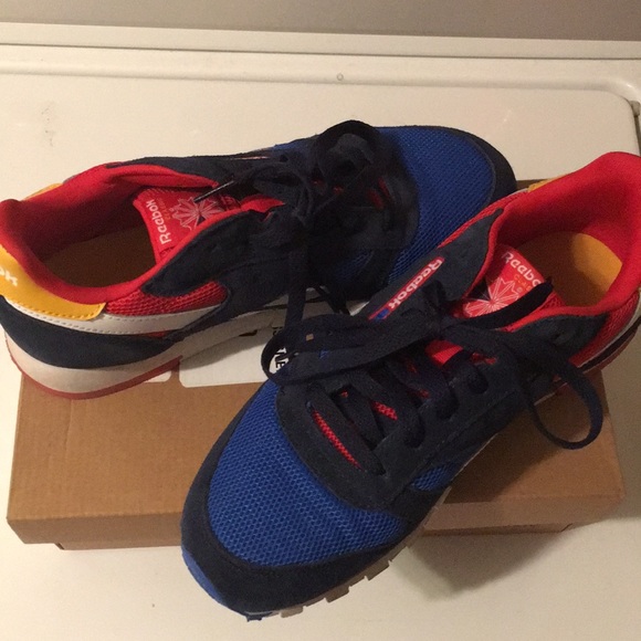 Boys Reebok Classic - Picture 2 of 8